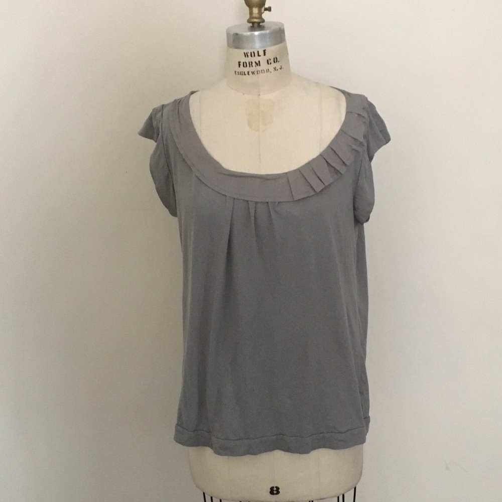 XXL knit pleated tee with cap sleeve.