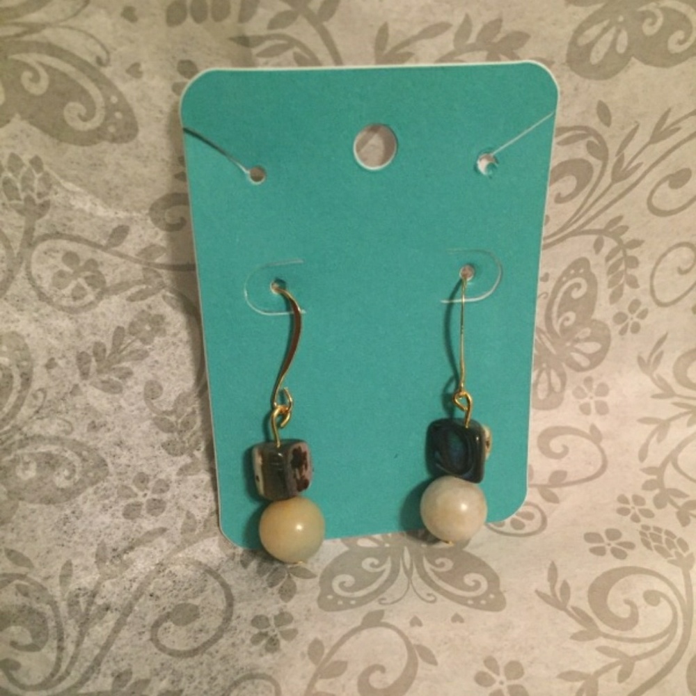 Brown bead earrings - NWOT - Picture 3 of 3