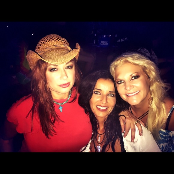 Meet Posher - Picture 3 of 4