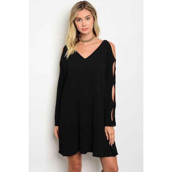 🆕Black cutout sleeved black dress - Picture 2 of 2