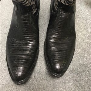 Snake skins Black. Beautiful size 12