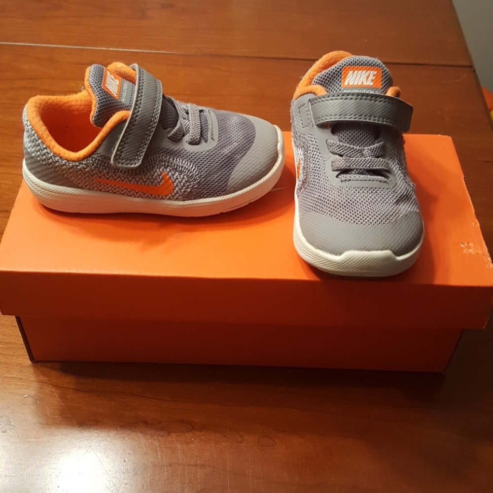 Nike toddler sz 6c