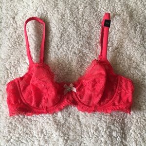🆕VS Unlined Demi Bra size 34 B