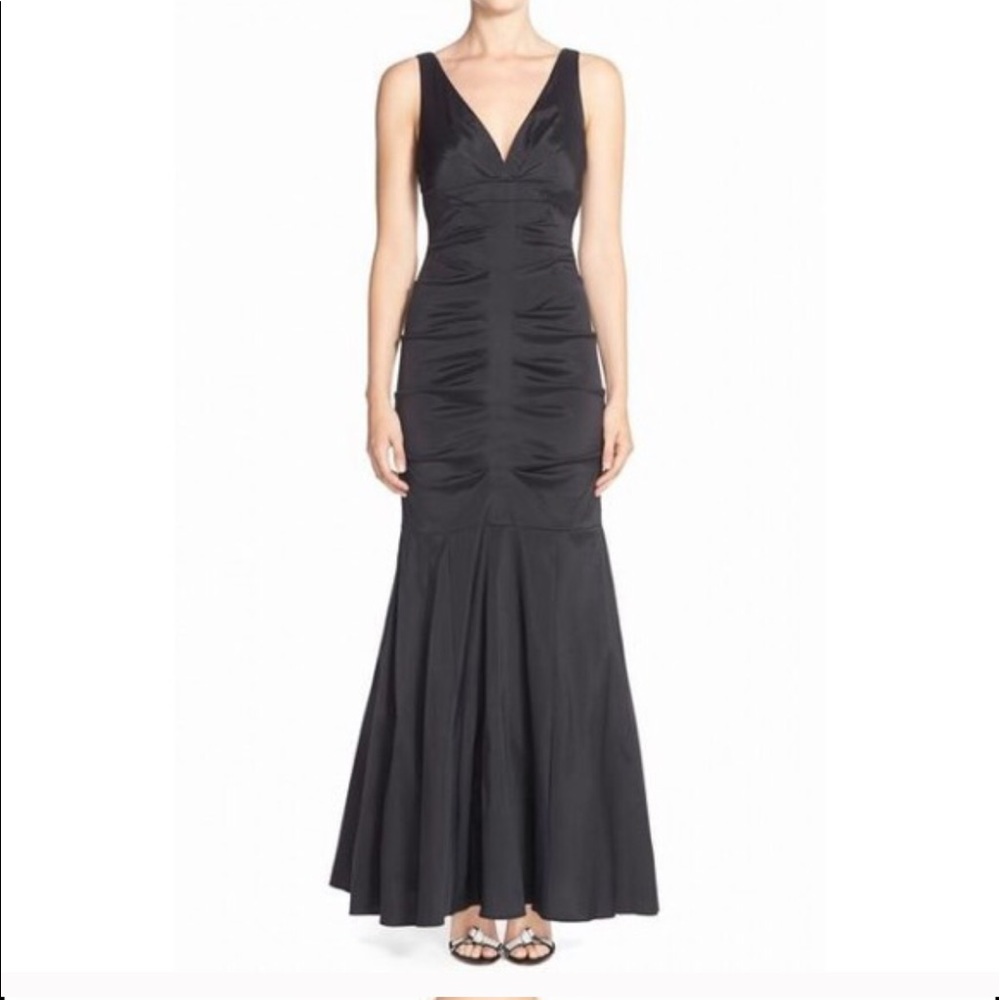 Mermaid Black Formal Gown in Black