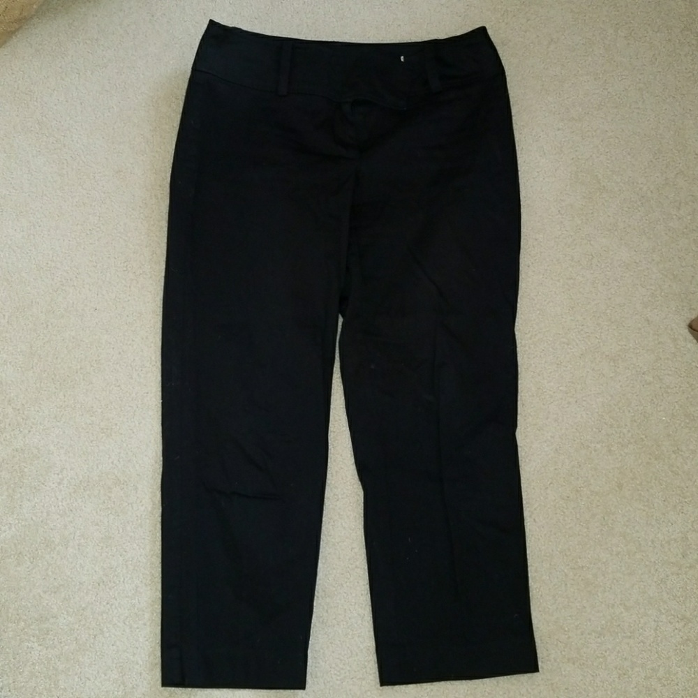 AT Factory curvy fit capris