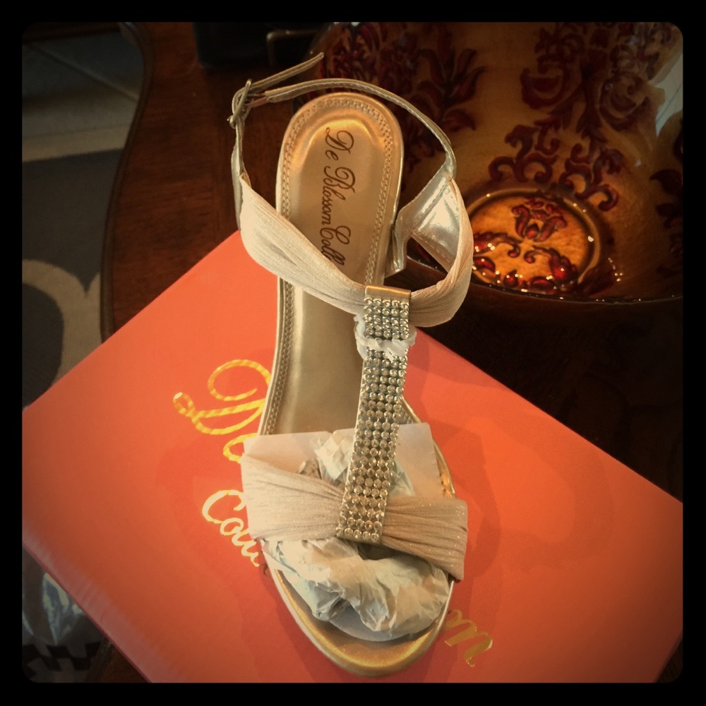 Beautiful Nude shoes with crystals