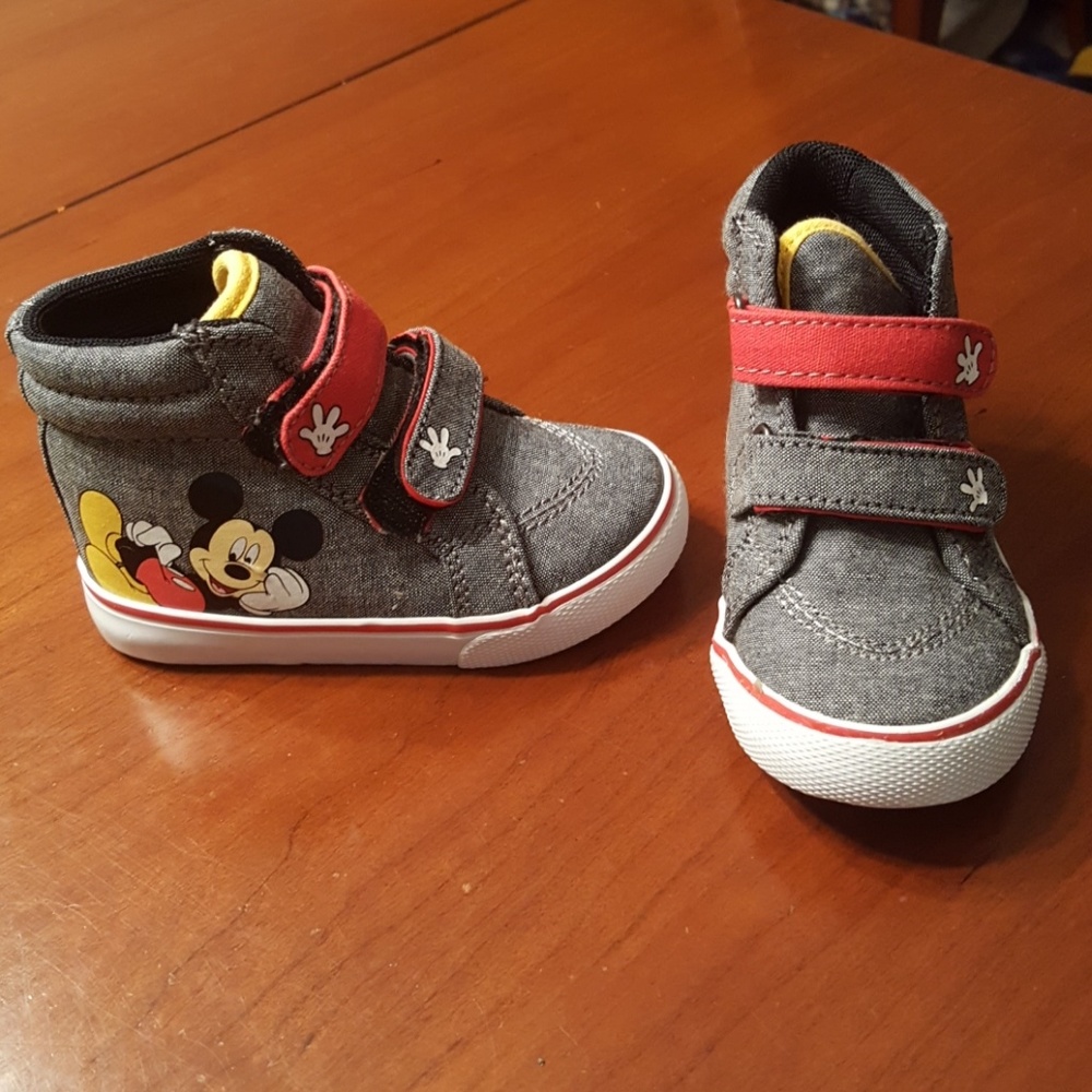 Disney hightop shoes sz 6T