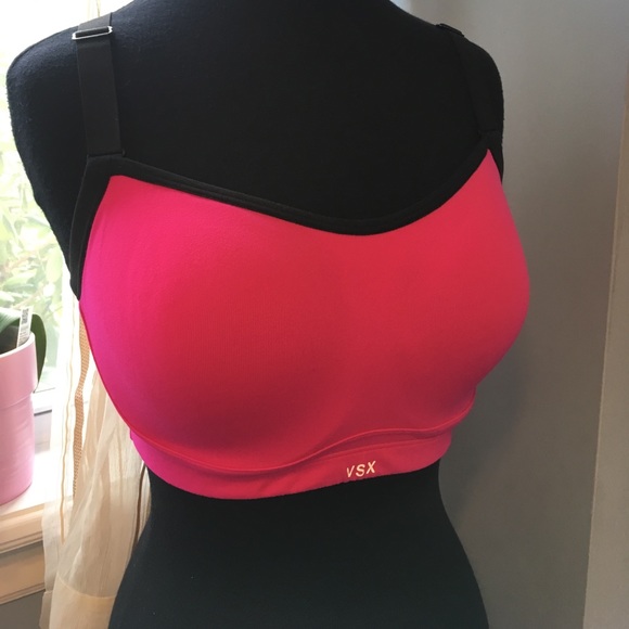 72 off Victoria's Secret Other VSX underwire sports bra padded cup