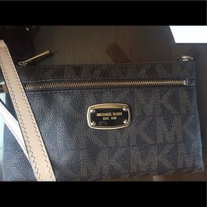 Michael Kors wallet!! 💥💥
