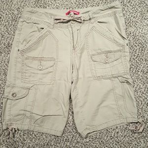 Size 7 womens cargo shorts