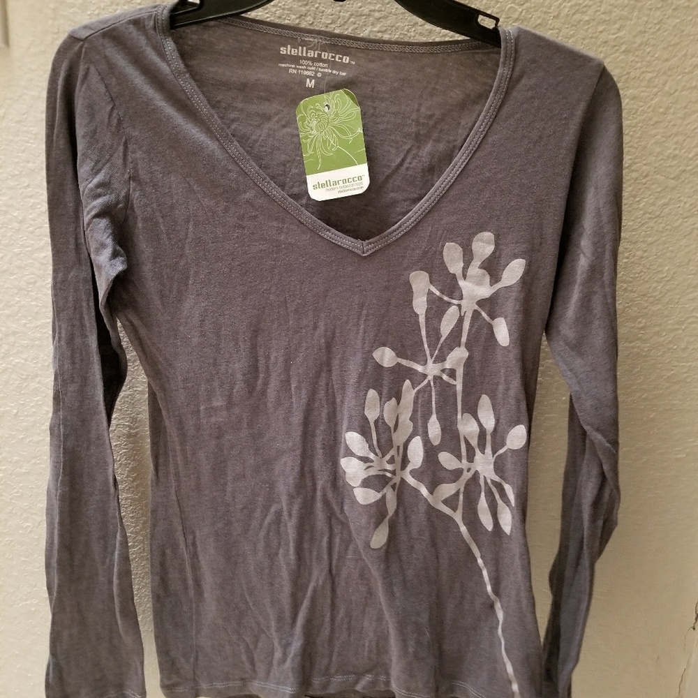 Long sleeve v-neck shirt