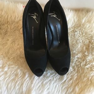 Giuseppe Zanotti "Sharon" designer pumps 8.5