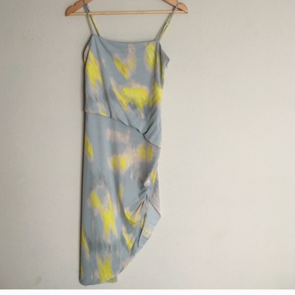 Flash sale! 💛💚Halston spaghetti strap dress