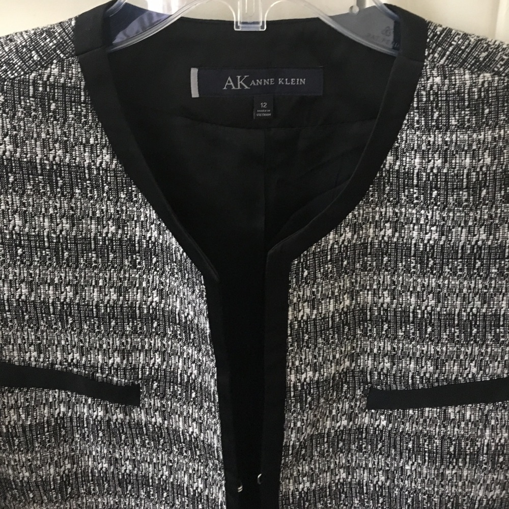 Blazer - Picture 2 of 3