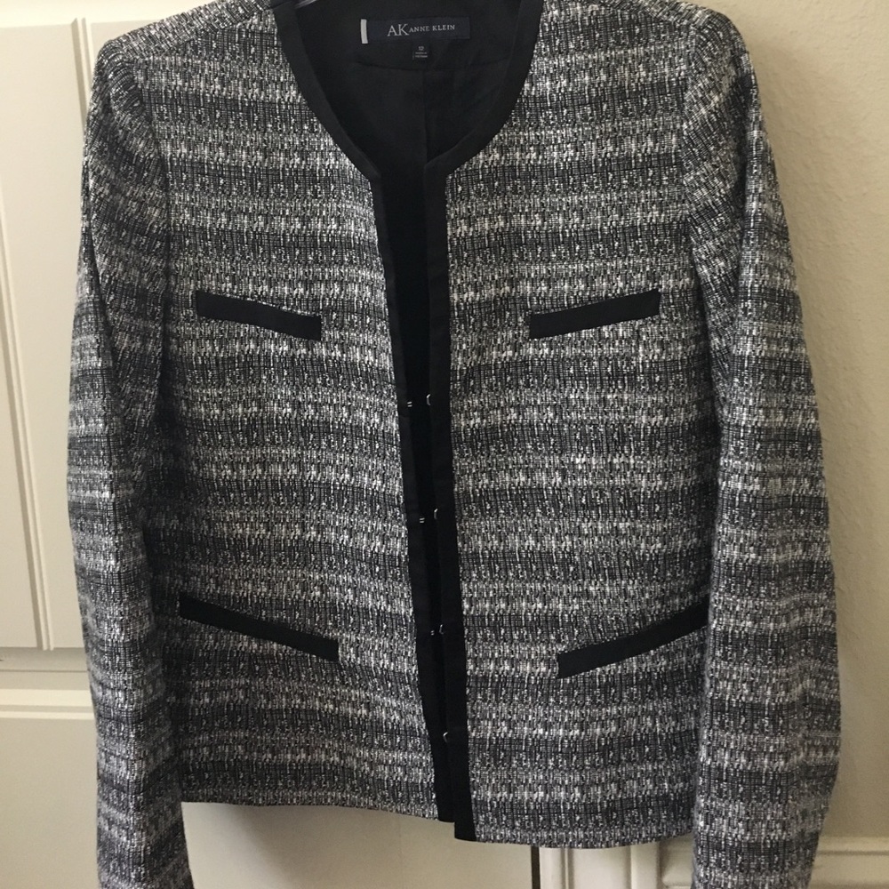 Blazer - Picture 3 of 3