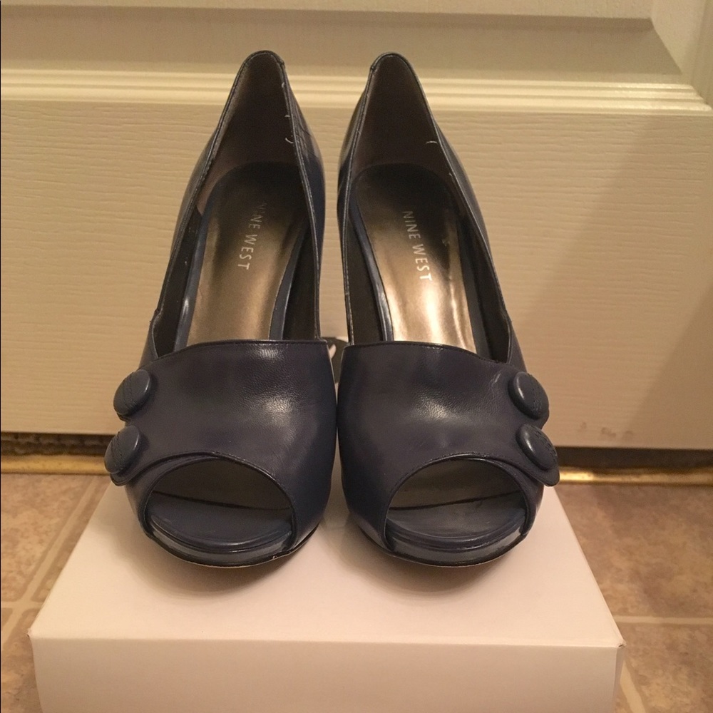 Nine West nautical style pumps