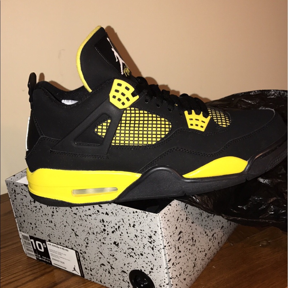 Jordan retro 4 thunder