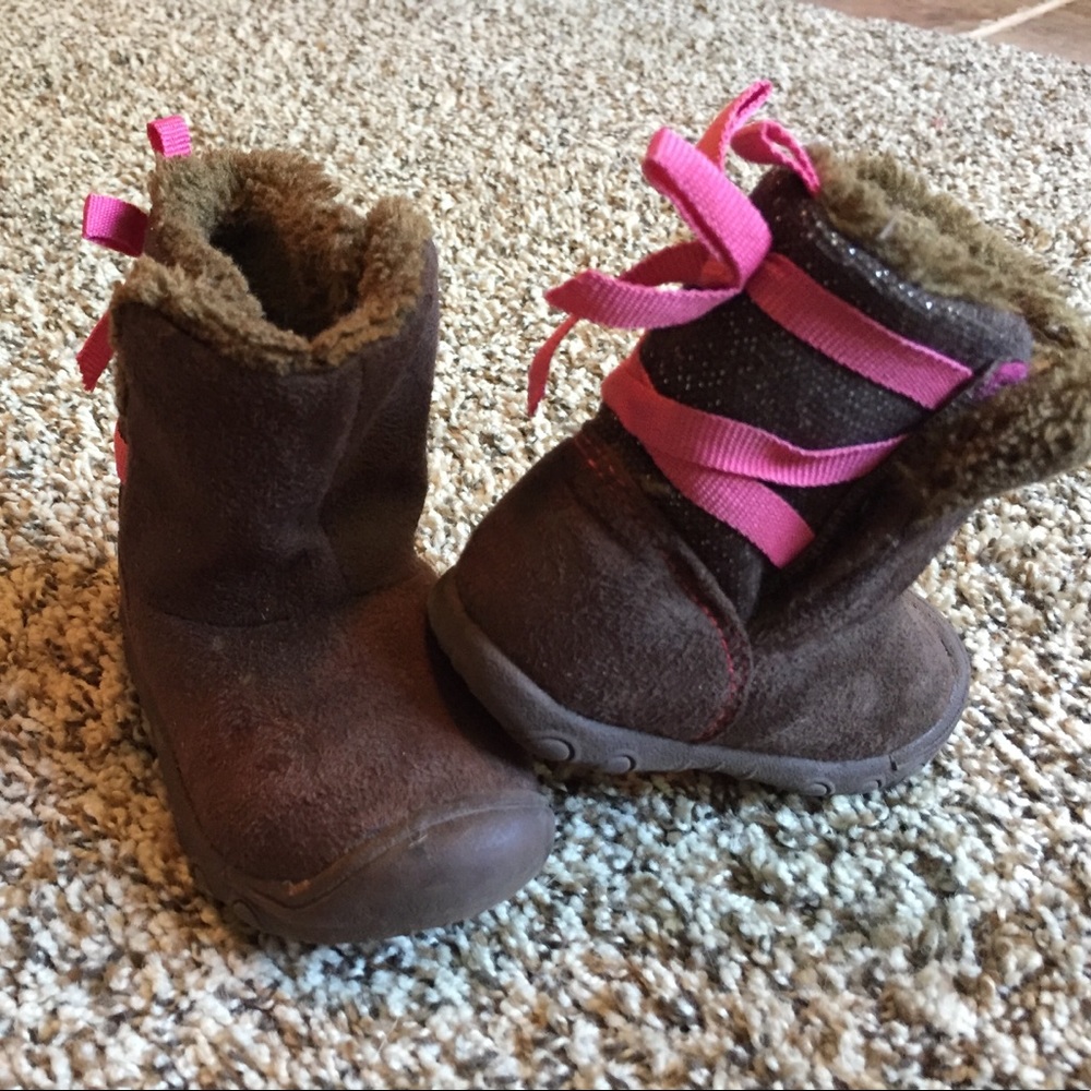 Carter's adorable pink and brown lined-boots!