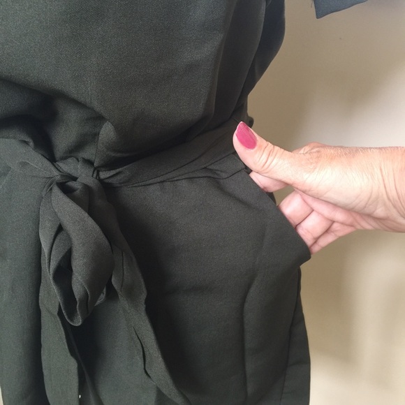 LAST ONE‼️5⭐️Olive green belted romper w/pockets - Picture 4 of 5