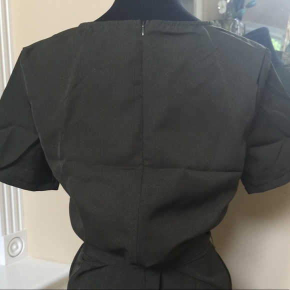 LAST ONE‼️5⭐️Olive green belted romper w/pockets - Picture 5 of 5