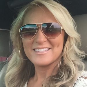 Meet your Posher, Lori