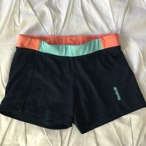 Color block fitness shorts