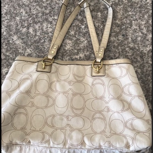 coach - Picture 2 of 4