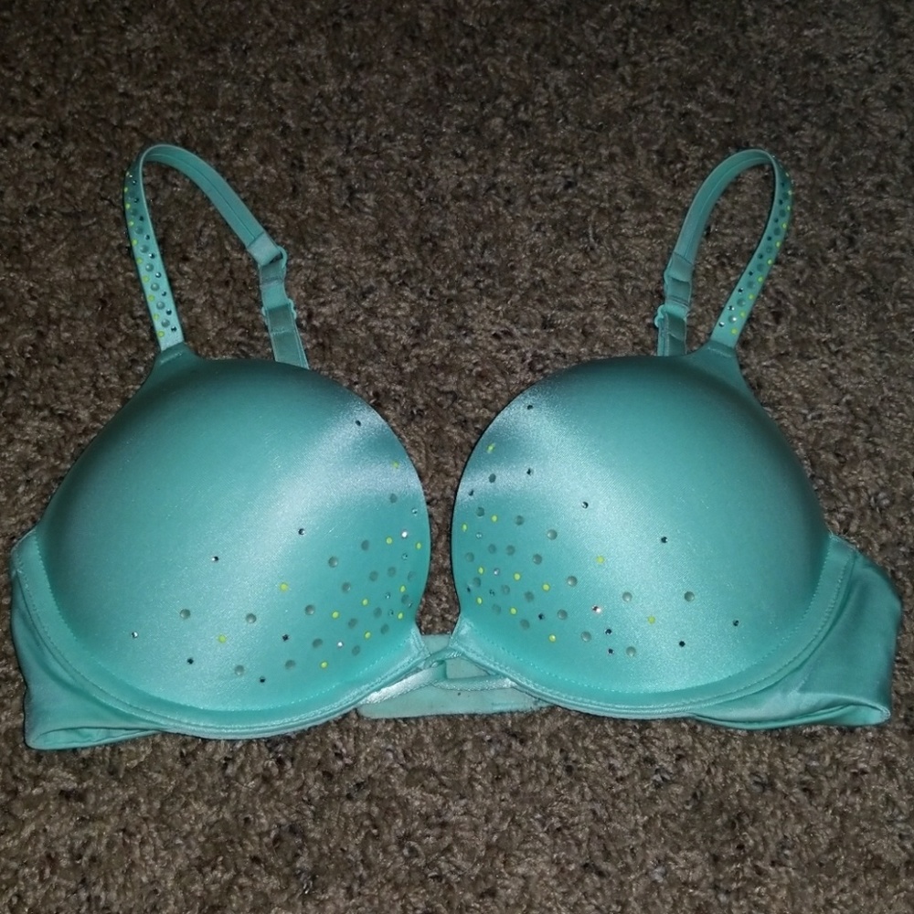 VS bombshell bra (add 2 cup sizes)
