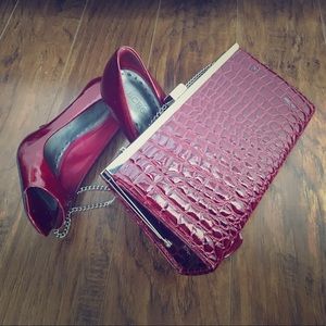 Red Hot 🔥 patent leather faux crocodile purse