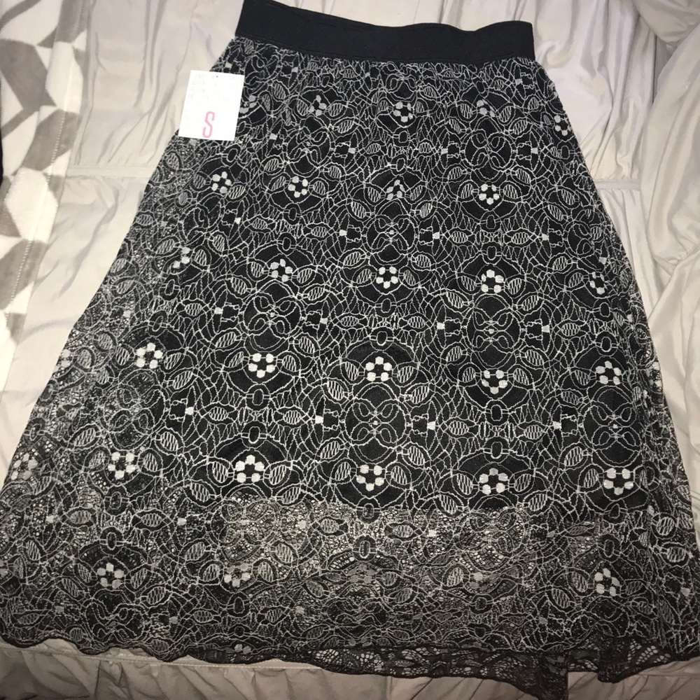 BRAND NEW lularoe Lola skirt! Small