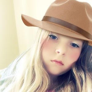 Meet your Posher, Calleigh