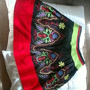 Embroidered skirt