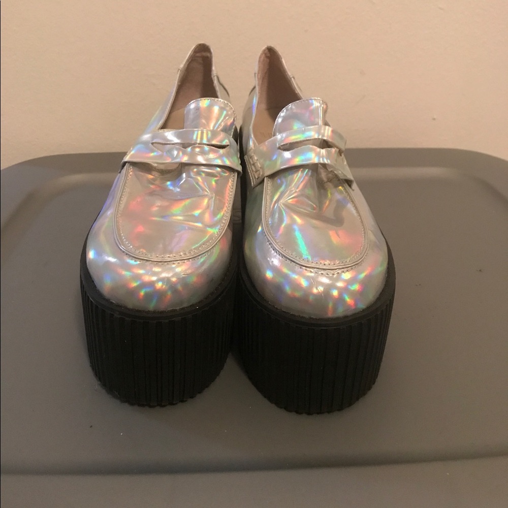 UNIF holographic edge platforms