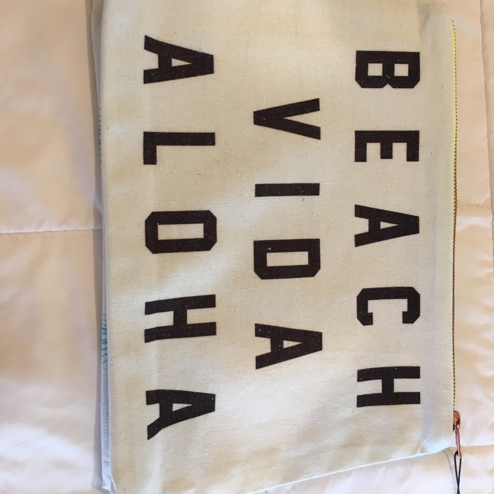 Amuse Society pouch