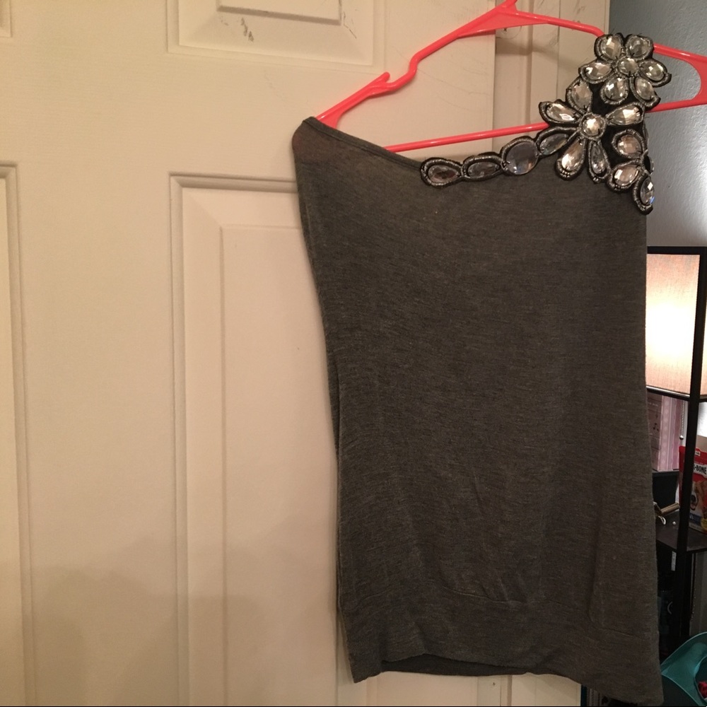 Grey one shoulder top.