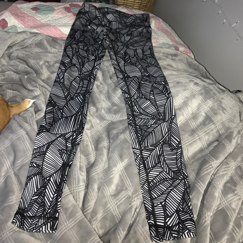 Lululemon black and white leggings