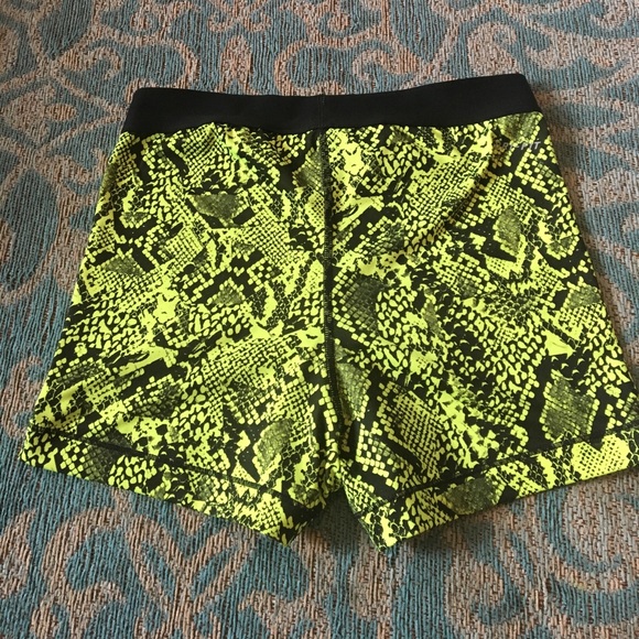 Nike Pros - Picture 2 of 4