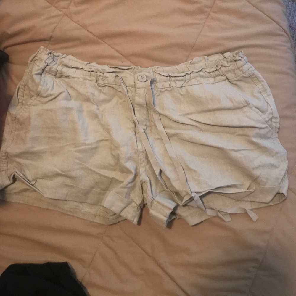 kaki shorts