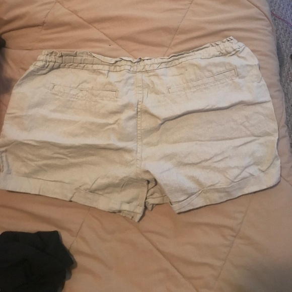 kaki shorts - Picture 3 of 3
