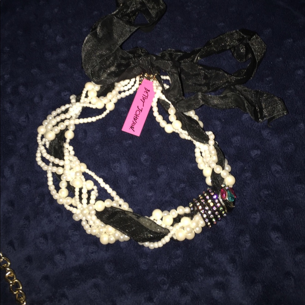 Betsey Johnson pearl necklace