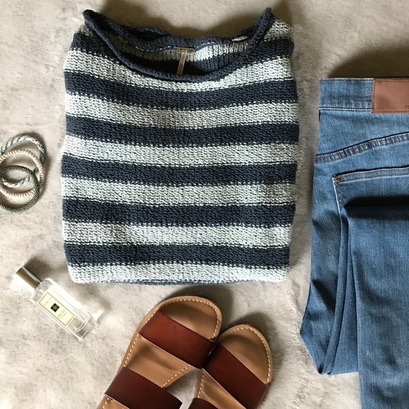 Free People Sweaters - 🎆SALE🎆• FREE PEOPLE beach pullover •
