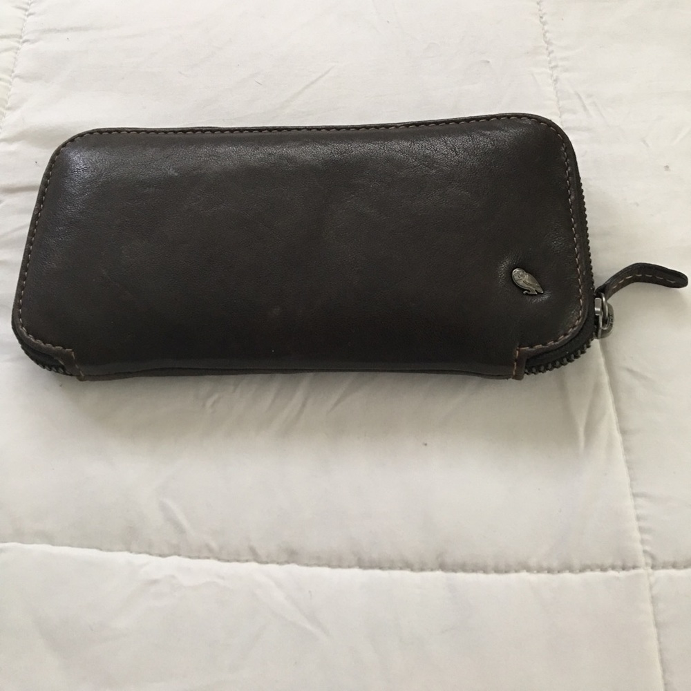 Brown leather wallet zipper closure.