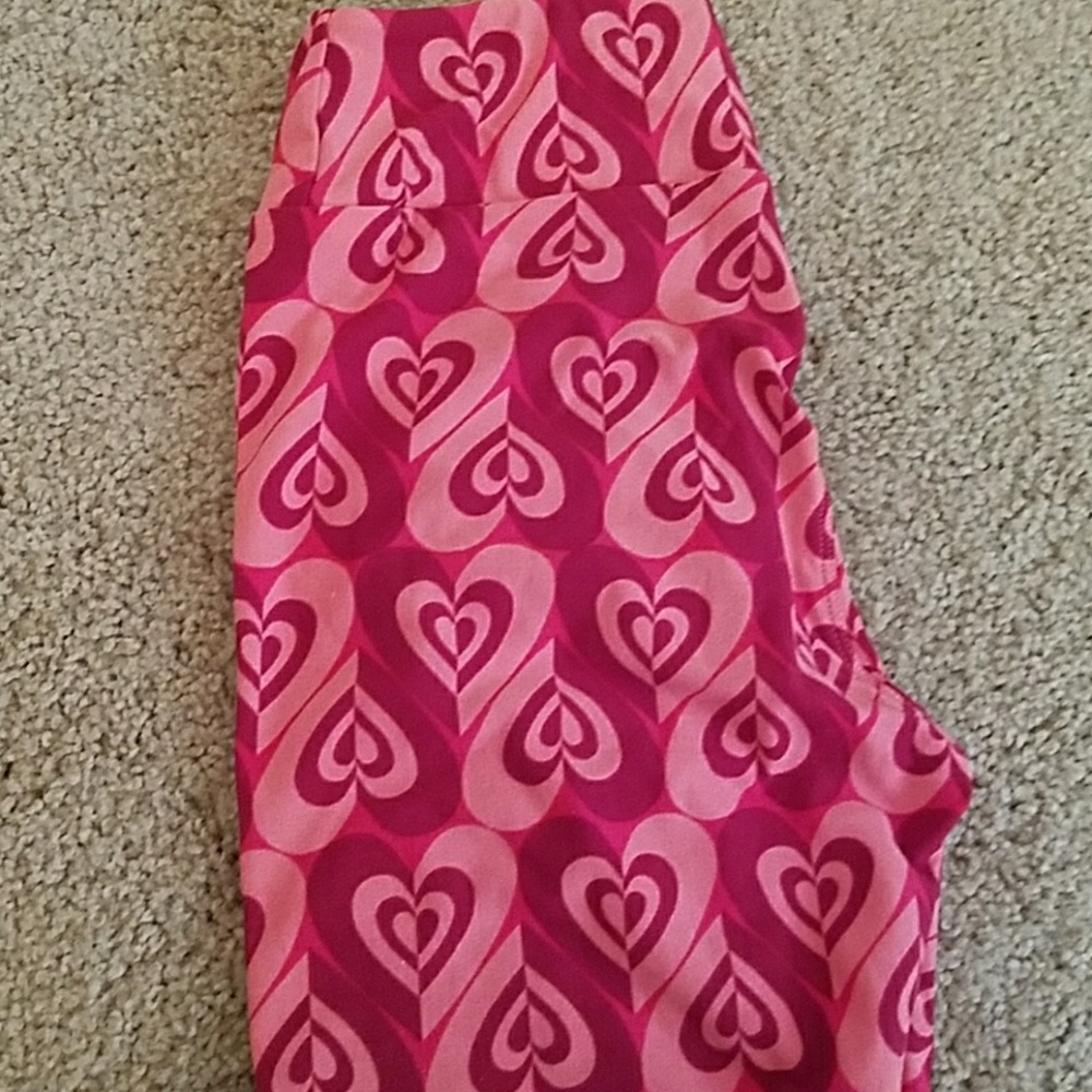 BNWOT valentine os Lularoe leggings