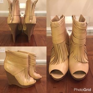 SIZE 8 Carlos Santana Wedges
