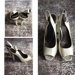 SIZE 8 Jessica Simpson Gold Heels