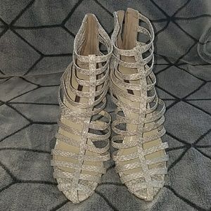 BCBG high heels snake print white /silver