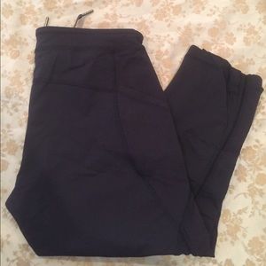 Black lululemon crops