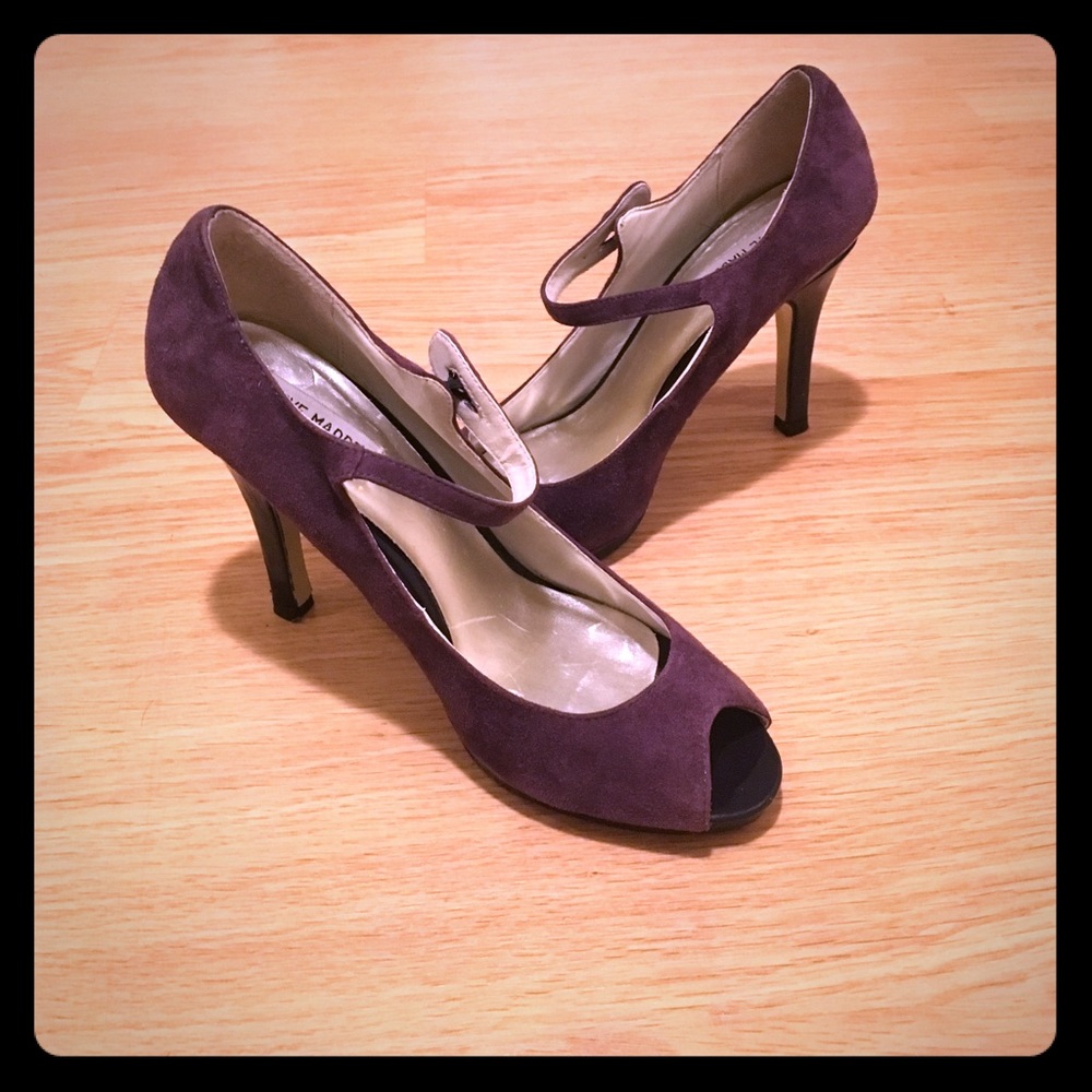 Steve Madden suede peep toe pump; Size 9.5