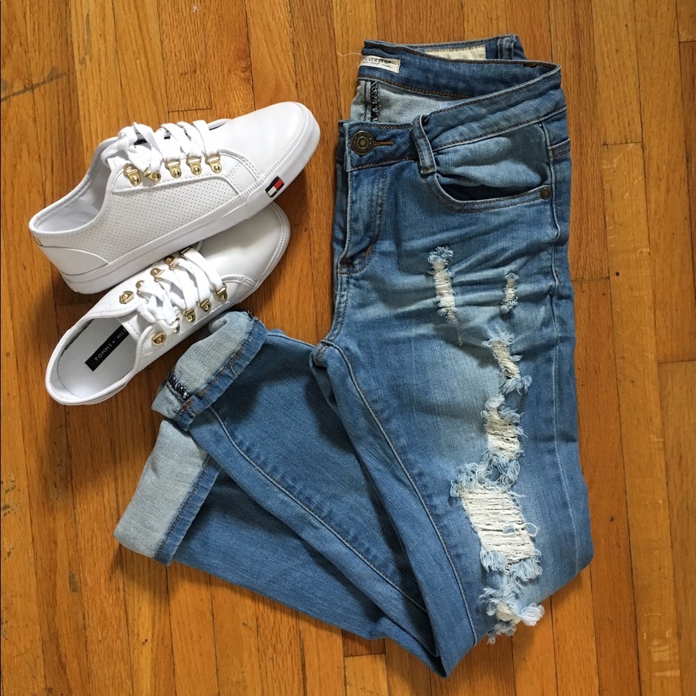 Size US 5/28 DISTRESSED SKINNY JEANS