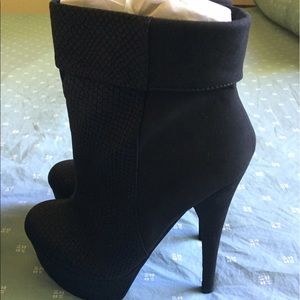 New Never Worn Ankle Boots